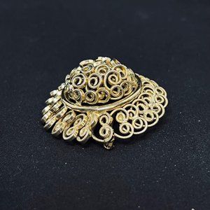 Vintage Monet Gold Tone Open Work Hat Shaped Brooch (5008)